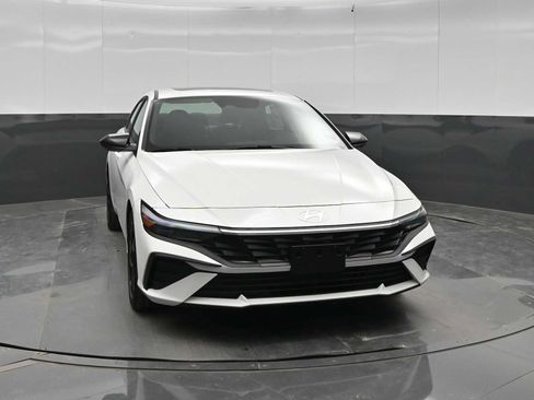 New 2026 Hyundai Elantra SEL Sport FWD image 2