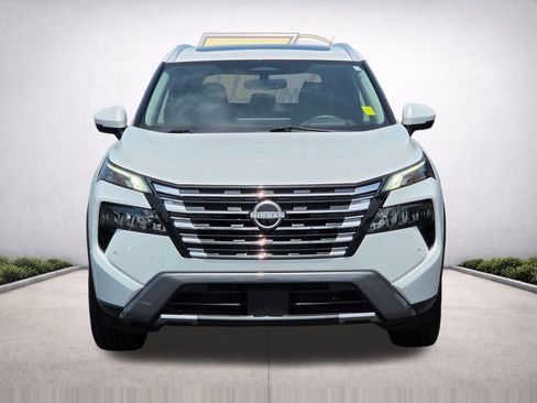Used 2025 Nissan Rogue SL w/ Tech Package AWD/4WD image 3
