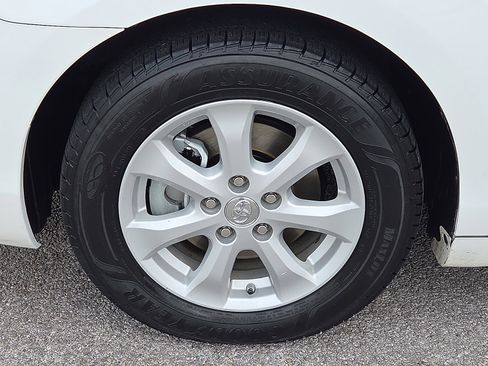 Used 2011 Toyota Camry LE image 7