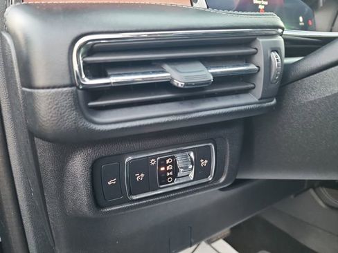 Used 2022 Lincoln Corsair Reserve image 12