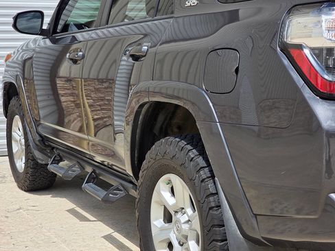 Used 2018 Toyota 4Runner SR5 Premium AWD/4WD image 40