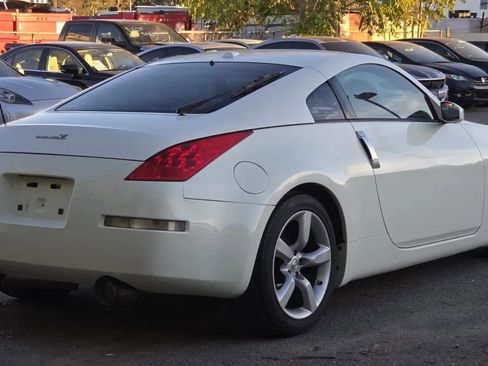 Used 2008 Nissan 350Z Touring image 4