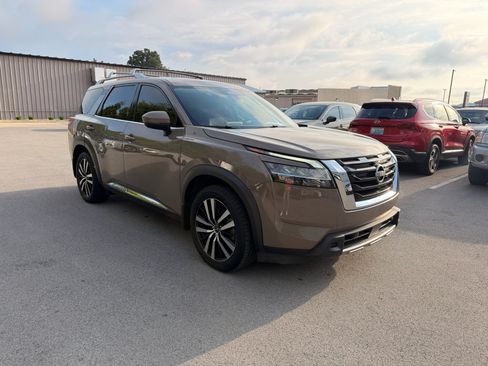Certified 2023 Nissan Pathfinder Platinum AWD/4WD image 3
