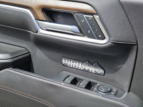 Used 2023 Chevrolet Silverado 1500 High Country w/ High Country Premium Package AWD/4WD image 10