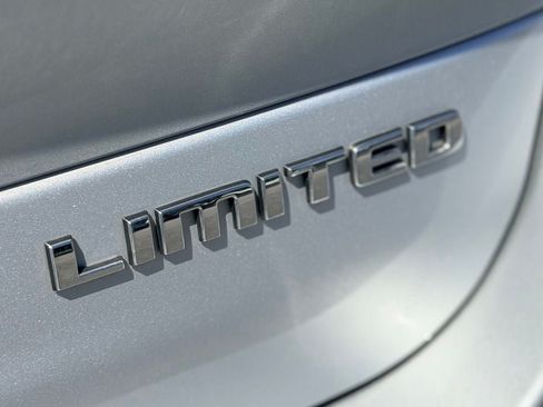 Used 2023 Jeep Grand Cherokee L Limited RWD image 10