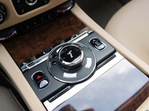 Used 2014 Rolls-Royce Ghost RWD image 24