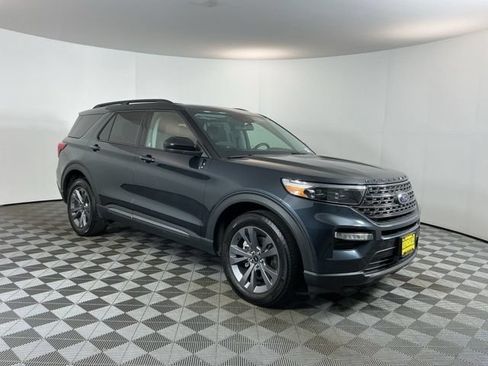 Used 2022 Ford Explorer XLT w/ Equipment Group 202A AWD/4WD image 3