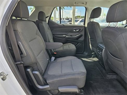 Used 2021 Chevrolet Traverse LT image 12