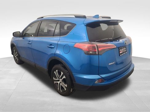 Used 2018 Toyota RAV4 LE image 6