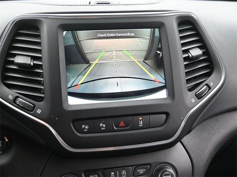 Used 2023 Jeep Cherokee Altitude Lux image 23