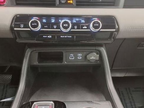 Used 2023 Honda Pilot LX image 28