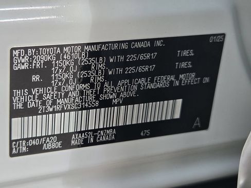 Used 2025 Toyota RAV4 XLE FWD image 32