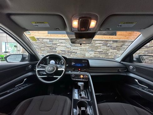 Used 2023 Hyundai Elantra SEL w/ Convenience Package image 15