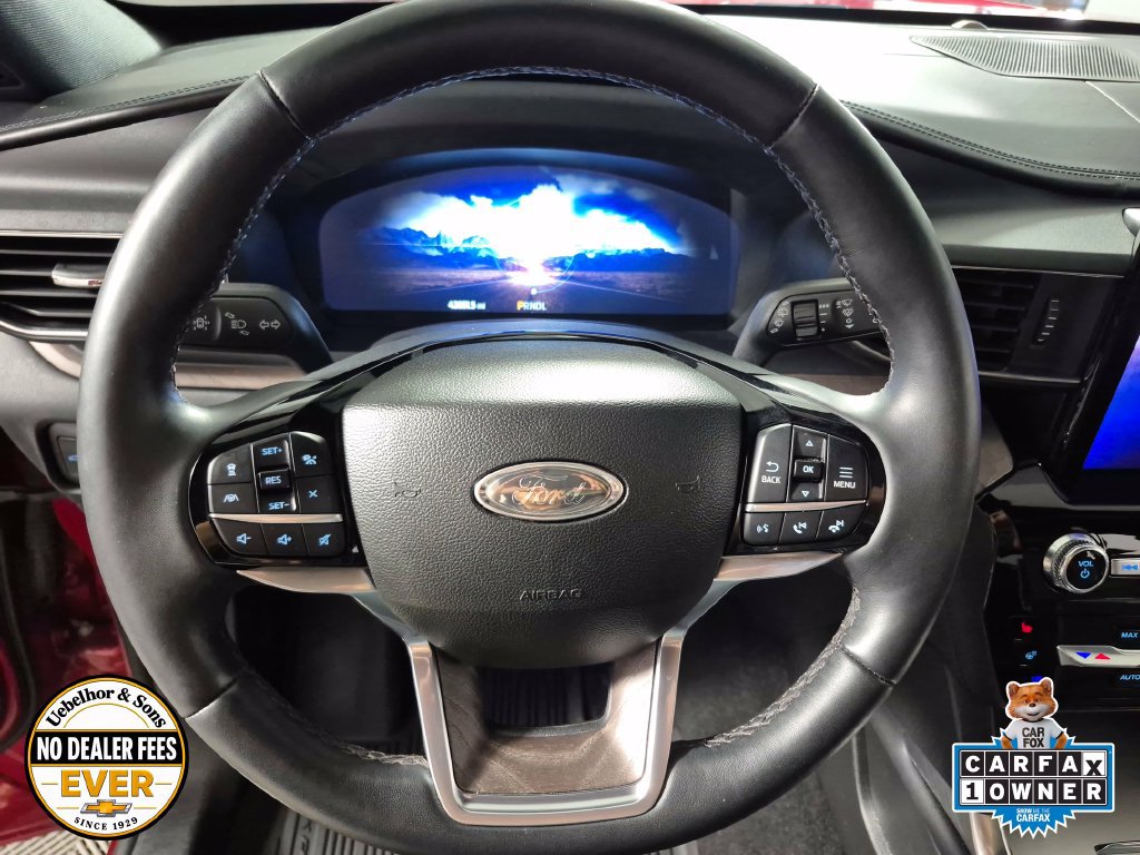 Used 2023 Ford Explorer Platinum w/ Technology Package AWD/4WD image 11