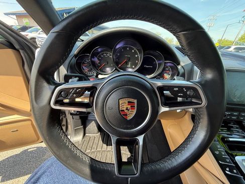Used 2017 Porsche Cayenne AWD/4WD image 30