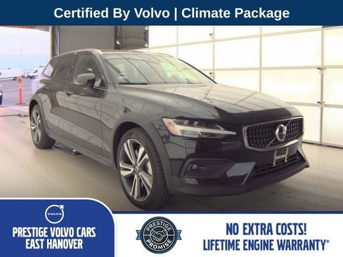 Used 2025 Volvo V60 B5 Cross Country Plus AWD/4WD image 1