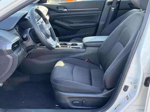 Used 2025 Nissan Altima 2.5 SV image 13
