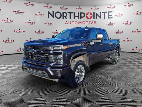 Used 2024 Chevrolet Silverado 2500 Custom w/ Custom Value Package image 2