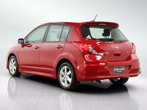 Used 2011 Nissan Versa Hatchback w/ Premium Pkg FWD image 4