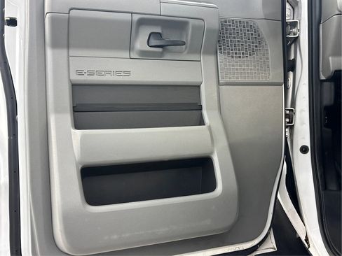 Used 2013 Ford E-250 and Econoline 250 Extended Van 3D w/ PWR Group image 26