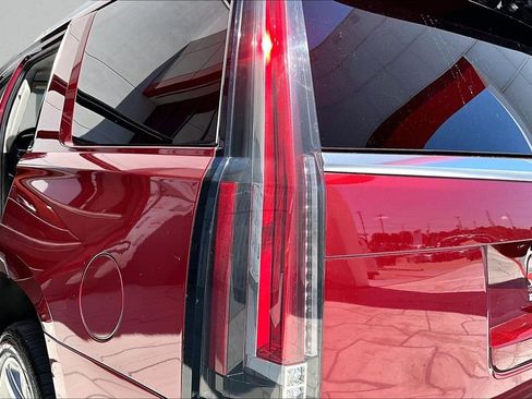 Used 2016 Cadillac Escalade Luxury AWD/4WD image 23