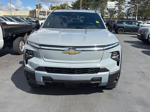 Used 2025 Chevrolet Silverado EV LT AWD/4WD image 2