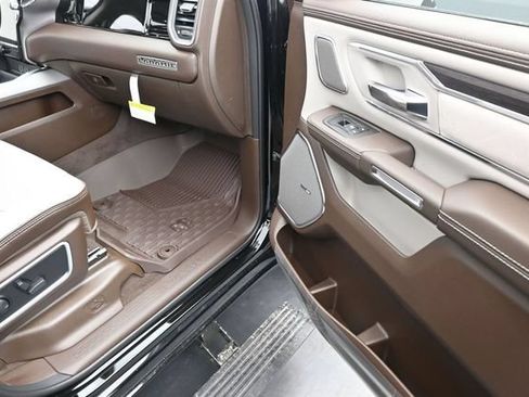 Used 2025 RAM 1500 Laramie AWD/4WD image 16