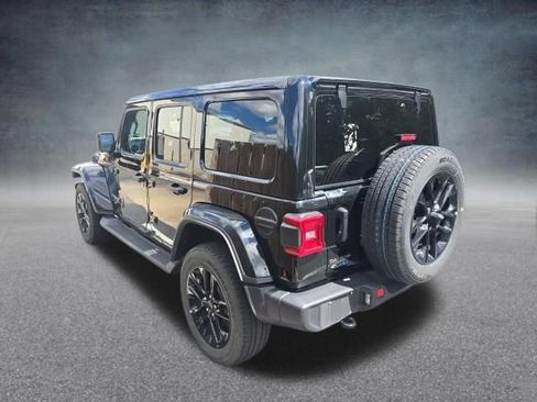 Used 2025 Jeep Wrangler Unlimited Sahara AWD/4WD image 6