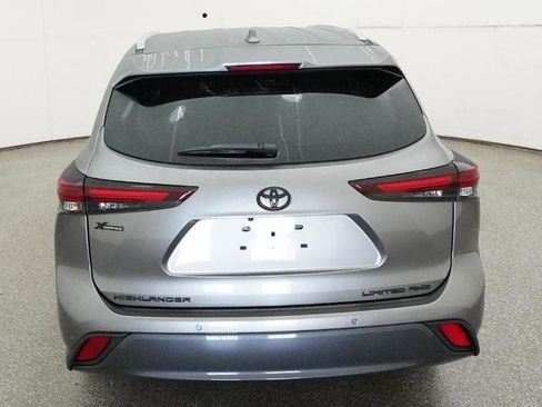 Used 2026 Toyota Highlander Limited AWD/4WD image 29