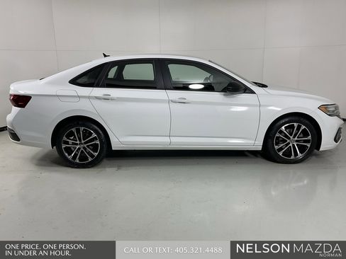 Used 2024 Volkswagen Jetta Sport image 8