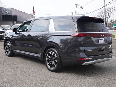 Used 2024 Kia Carnival EX FWD image 9