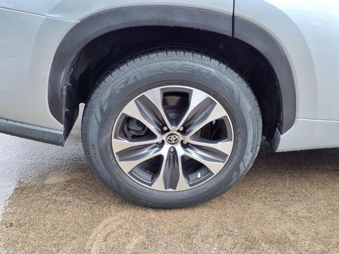 Used 2022 Toyota Highlander XLE FWD image 31