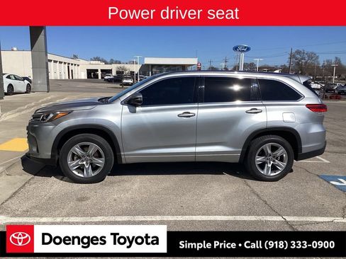 Used 2017 Toyota Highlander Limited image 4