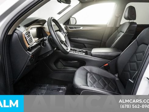 Used 2025 Volkswagen Atlas SE FWD image 16