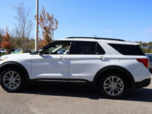 Used 2020 Ford Explorer XLT w/ Equipment Group 202A image 4