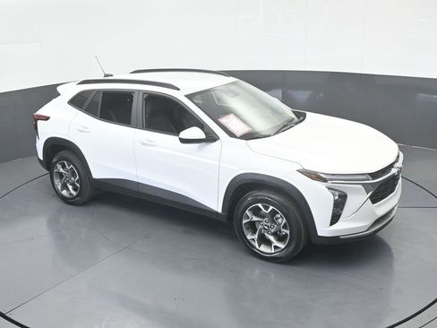 Used 2025 Chevrolet Trax LT w/ LT Convenience Package image 54