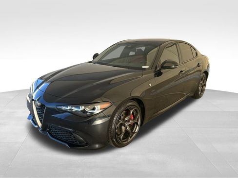 New 2024 Alfa Romeo Giulia Ti w/ Performance Driving Package image 19