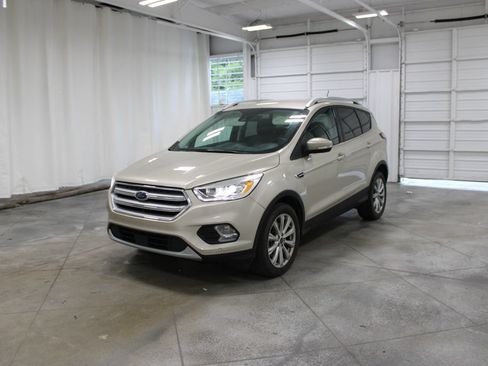 Used 2018 Ford Escape Titanium w/ Ford Safe & Smart Package FWD image 4