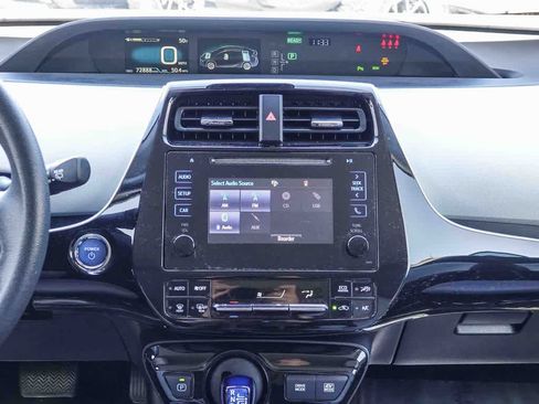 Used 2019 Toyota Prius LE image 10