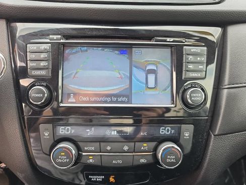 Used 2017 Nissan Rogue SV w/ SV Premium Package AWD/4WD image 18