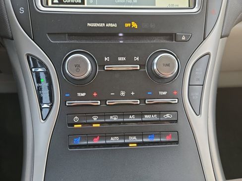 Used 2018 Lincoln MKX Reserve w/ Luxury Package image 20