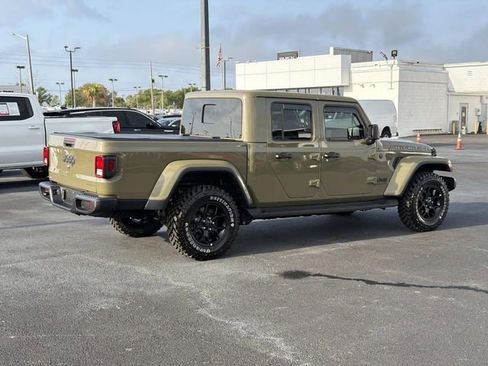 Used 2025 Jeep Gladiator Sport image 3