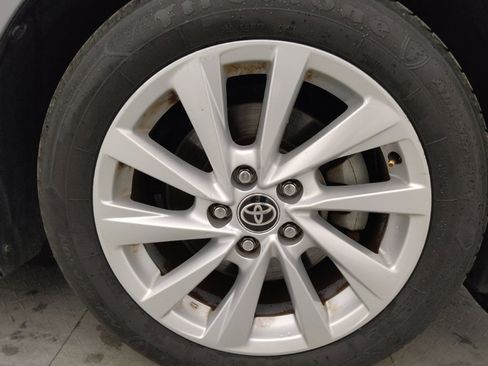 Used 2021 Toyota Camry LE image 31