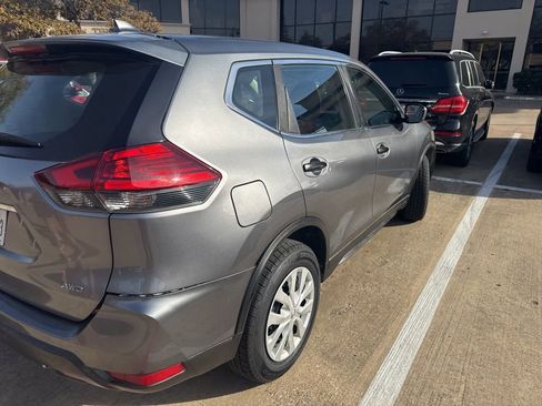 Used 2017 Nissan Rogue S image 9