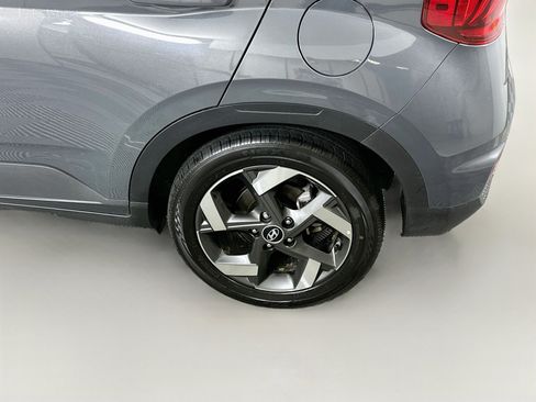 Used 2025 Hyundai Venue SEL FWD image 11