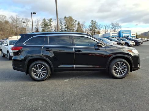 Used 2017 Toyota Highlander XLE image 9