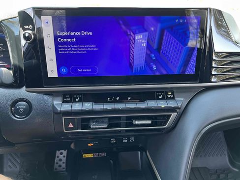 Used 2025 Toyota Camry XSE FWD image 9