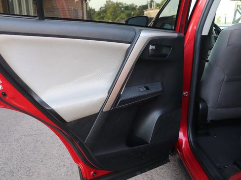 Used 2015 Toyota RAV4 LE AWD/4WD image 22