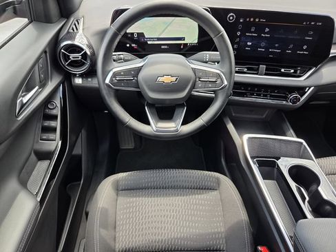 Used 2025 Chevrolet Equinox LT w/ Safety and Technology Package FWD image 14