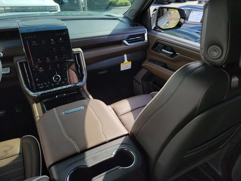 New 2026 GMC Yukon XL Denali Ultimate AWD/4WD image 18